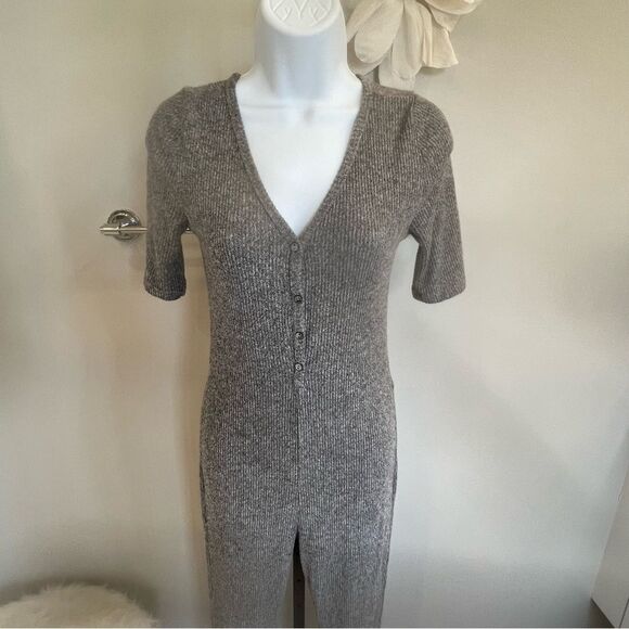 Gray V-Neck Jumpsuit - Picture 6 of 10